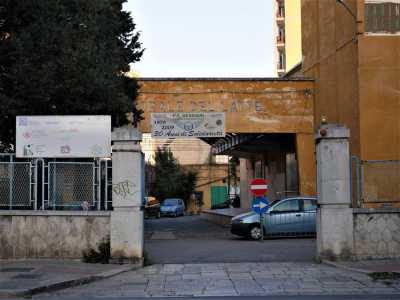 La struttura � praticamente ridotta a un rudere. Il rivestimento ocra si va sgretolando sempre pi� rapidamente e i caratteri blu che ne riportavano il nome si stanno cancellando. Nei pochi locali rimasti agibili trovano per� sede le autoambulanze dell�associazione di volontariato Serbari